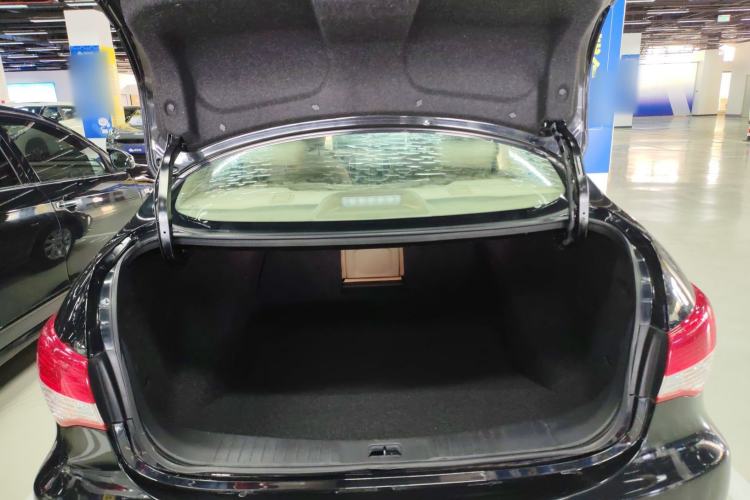 Used Nissan Sylphy 2016 Classic 1.6XE Manual Leading Edition Trunk