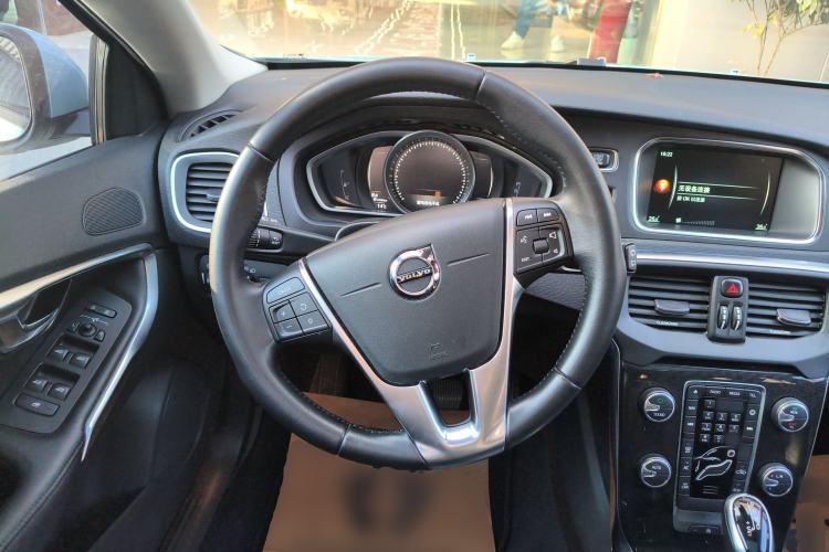 Used Volvo V40 2017 T3 Zhiyi Edition