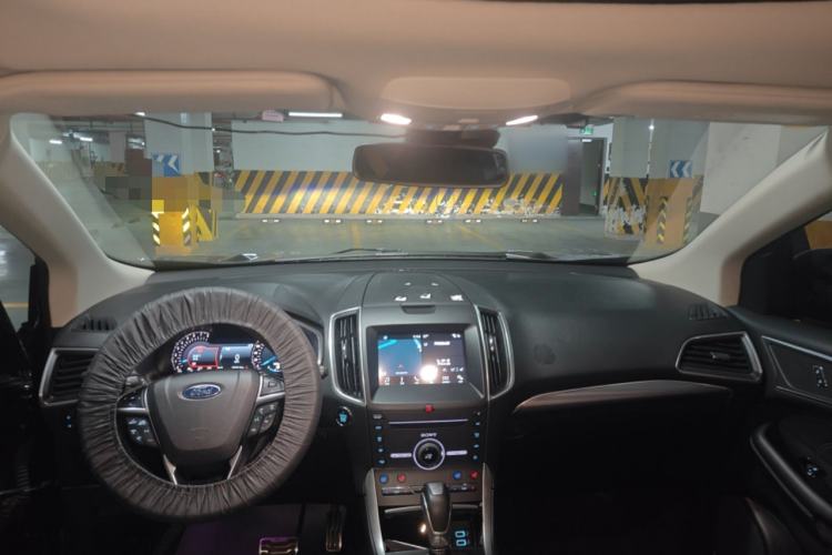 Used Ford Edge 2016 EcoBoost 245 Four-Wheel Drive Titanium 7-Seater Center Console