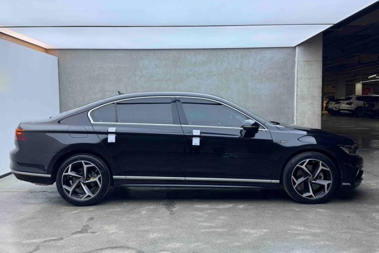 Used Volkswagen Magotan 2023 2 Million Units Commemorative Edition 330TSI DSG Luxury Version Exterior 3