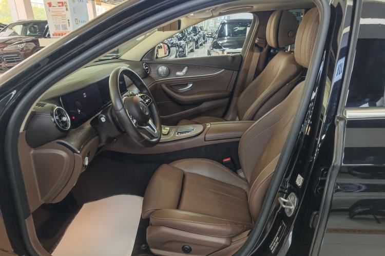 Used Mercedes-Benz E-Class 2020 Facelift E 260 L Interior 4