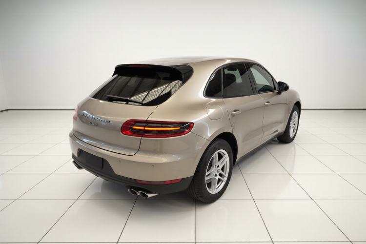 Used Porsche Macan 2017 Macan 2.0T Rear Right 45 Deg