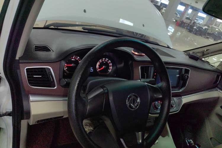 Used FORTHING Lingzhi 2018 M5L 1.6L 7-Seater Luxury Model
