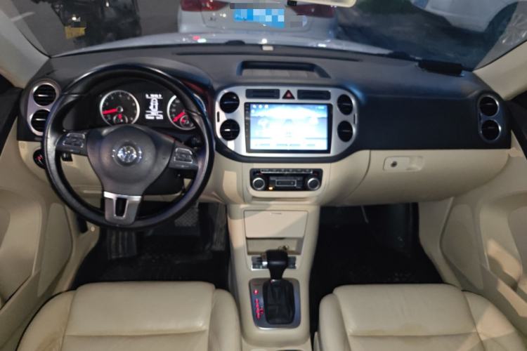 Used Volkswagen Tiguan 2010 1.8TSI Automatic All-Wheel-Drive Elite Edition Center Console