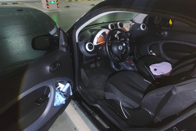 Used smart fortwo 2015 1.0L 52 kW hardtop Dynamic version Driver Seat