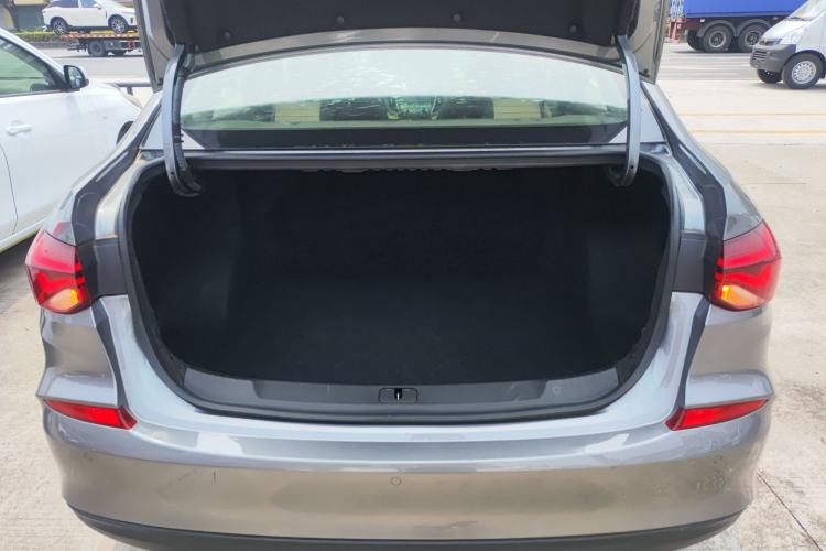 Used Chevrolet Monza 2020 320 Automatic Enjoyment Edition Trunk