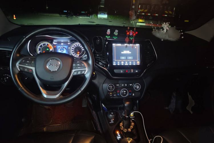 Used Jeep Cherokee 2019 2.0T Four-Wheel Drive Exploration Edition + Autonomous Driving Smart Package China V