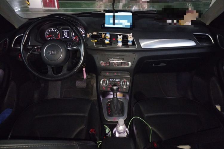 Used Audi Q3 2015 35 TFSI Comfort Model Center Console