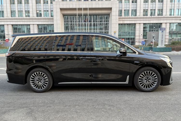 Used VOYAH Dream 2025 PHEV Four-Wheel Drive Excellence Kunpeng Edition
