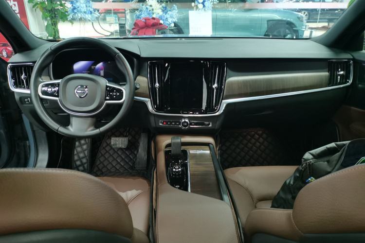 Used Volvo V90 2022 Cross Country B5 AWD Smart Range Edition
