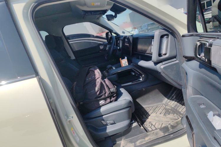 Used Formula Leopard 5 2023 Explore Edition