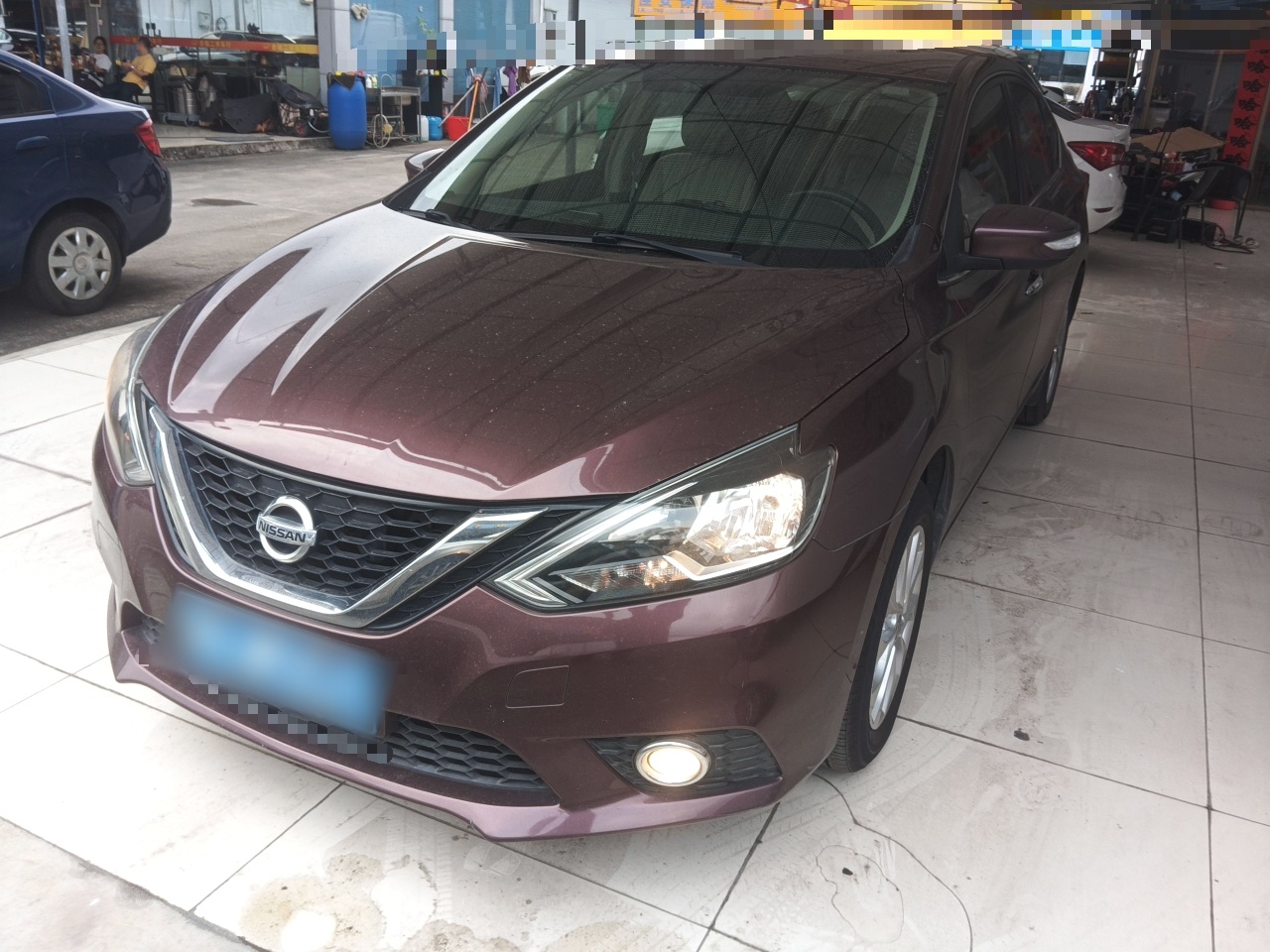 Под передней частью автомобиля