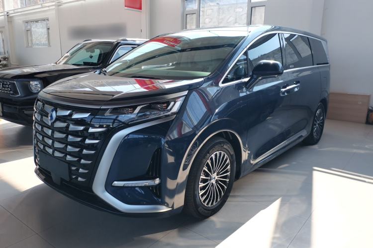 Used Denza D9 2022 DM-i 1040 Prestige Model