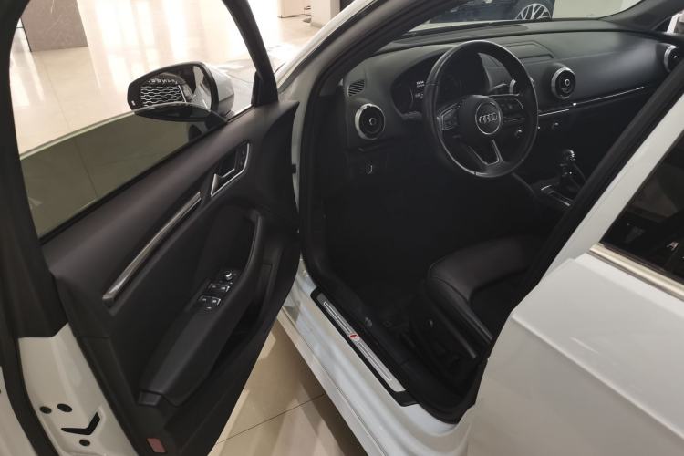 Used Audi A3 2019 Sportback 35 TFSI Fashion Edition China VI Emission Standard Driver Seat