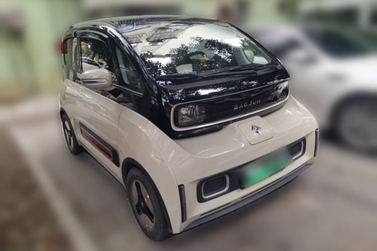 Used Baojun KiWi EV 2022 Designer Lite Edition Lithium Iron Phosphate Front Right 45 Deg