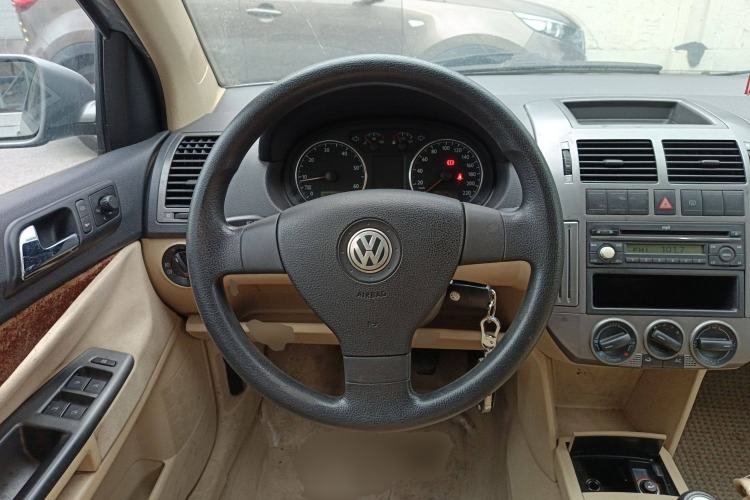 Used Volkswagen Polo 2009 Jingqu 1.4L Manual - Elegant Edition