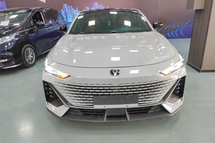 Used CHANGAN UNI-V 2022 1.5T Prestige Version Front