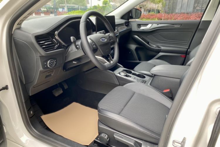 Used Ford Focus 2021 Hatchback EcoBoost 180 Automatic Titanium Edition Interior 2