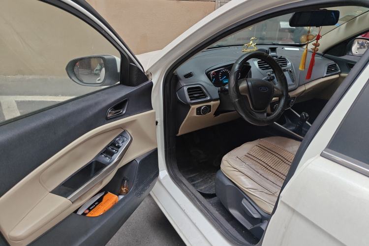 Used Ford Escort 2015 1.5L Manual Fashion Edition