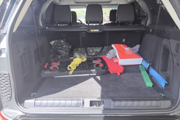 Used Land Rover Discovery 2020 3.0 SC V6 30th Anniversary Special Edition Trunk