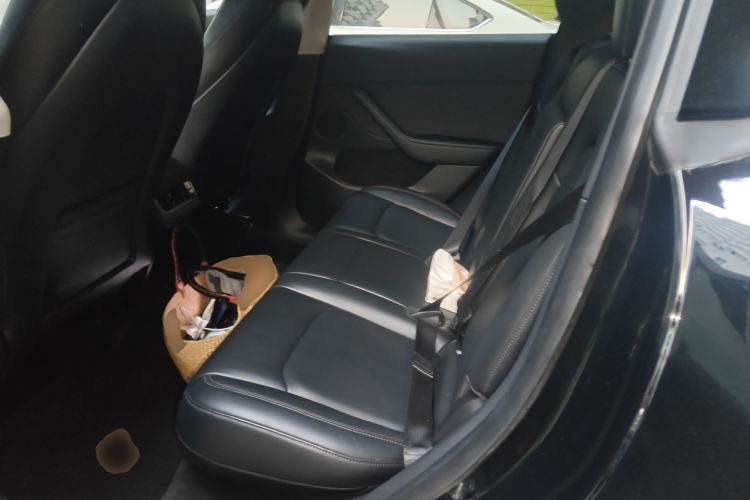 Used Tesla Model Y 2022 Long-Range All-Wheel-Drive Version Left Rear Seat