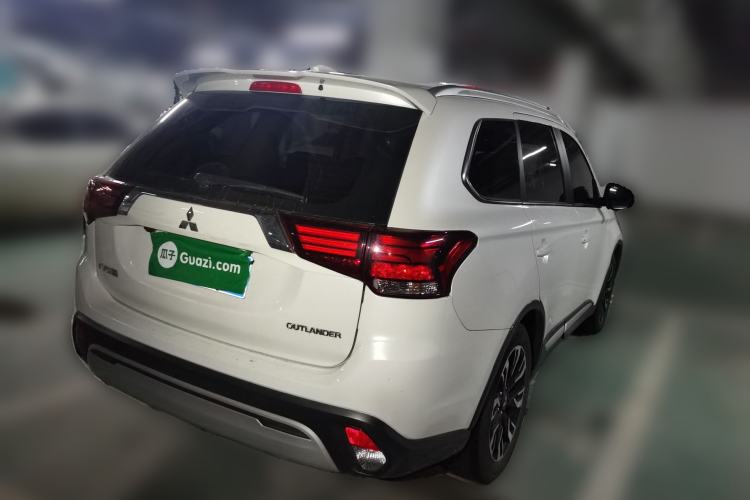 Used Mitsubishi Outlander 2019 2.0L Two-Wheel Drive Comfort Edition 7-Seater China VI Standard Rear Right 45 Deg