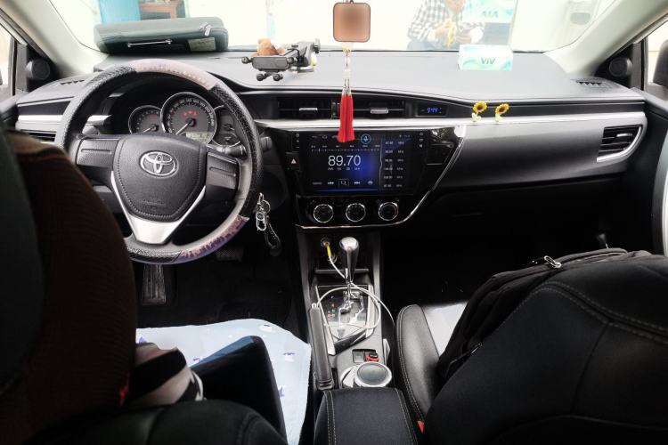 Used Toyota Corolla 2017 1.2T CVT GL Center Console