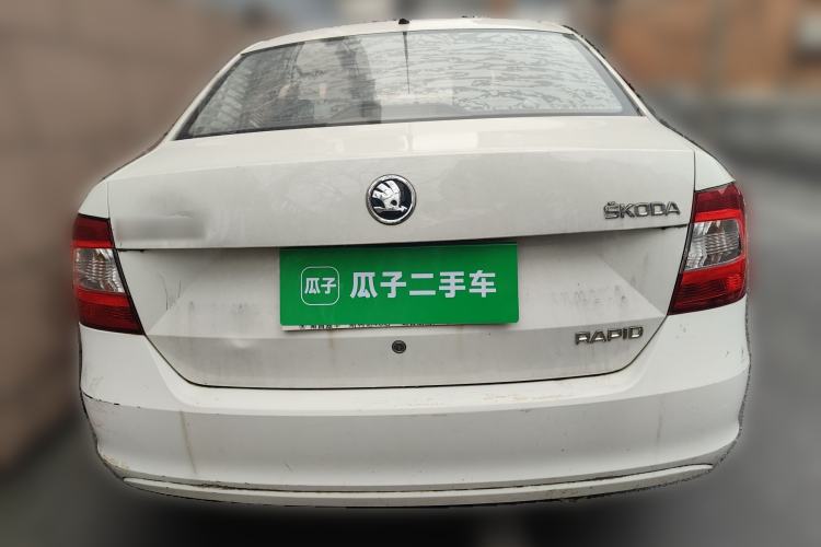 Used Skoda Rapid 2015 1.4L Manual Enjoyment Model
