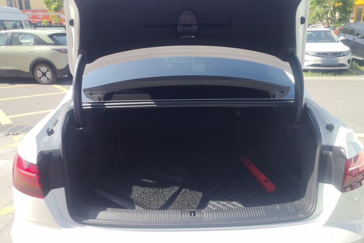 Used Audi A4L 2022 40 TFSI Luxury Dynamic Model
