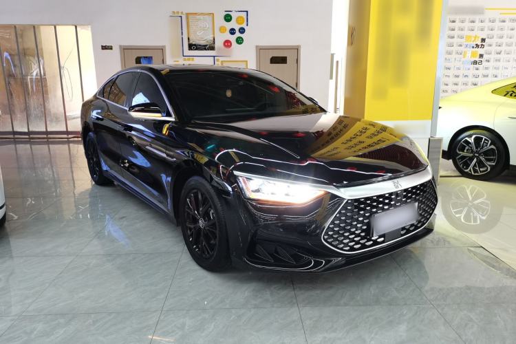 Used BYD Han 2024 DM-i Glory Edition 121KM Prestige Model Front Right 45 Deg