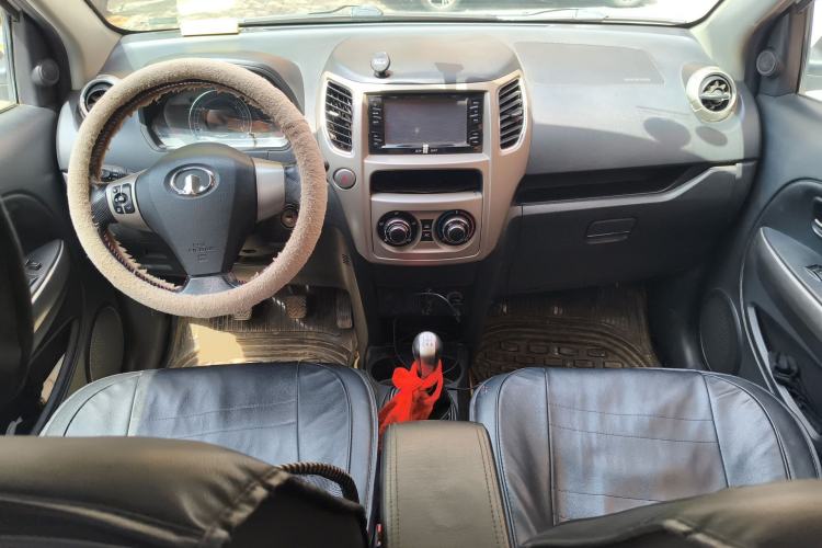 Used Great Wall M4 2012 1.5L Manual Luxury Version Center Console