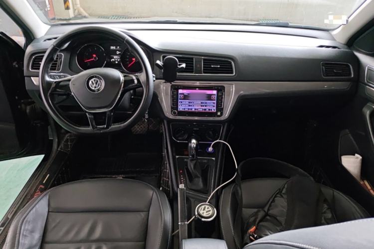 Used Volkswagen Lavida 2015 1.6L Automatic Comfort Edition Center Console