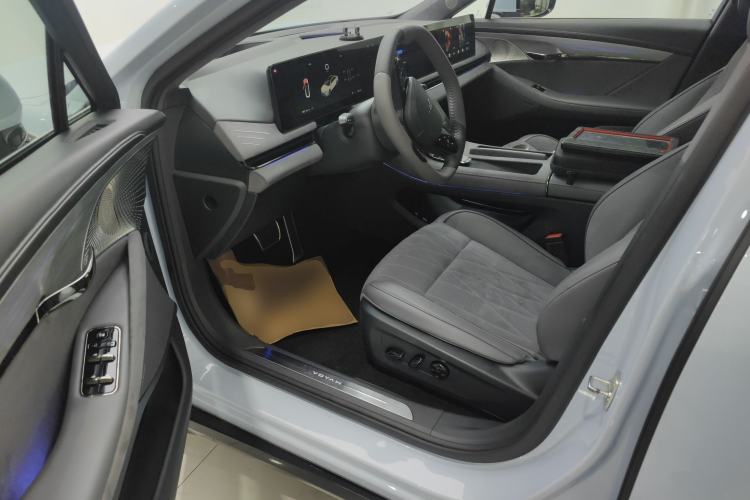 Used VOYAH PASSION 2023 Four-Wheel Drive Flagship Edition Driver Seat