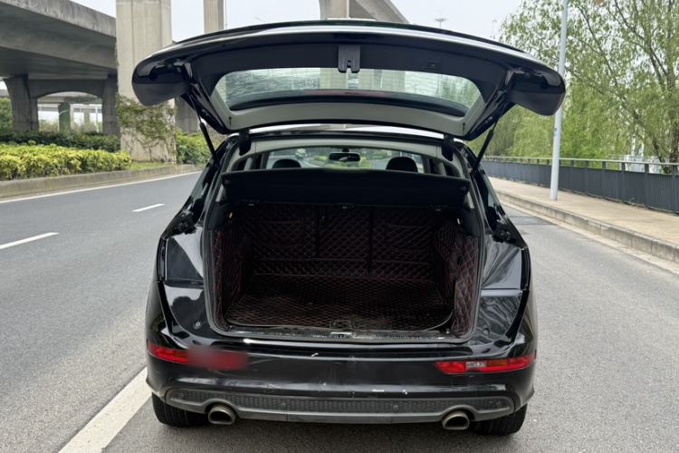 Used Audi Q5 2017 Plus 40 TFSI Ambition Model Trunk