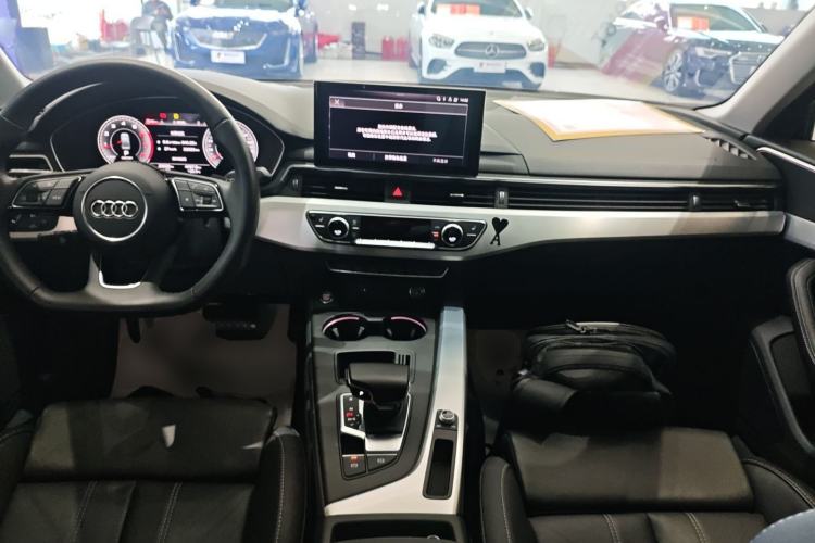 Used Audi A4L 2022 40 TFSI Luxury Dynamic Model
