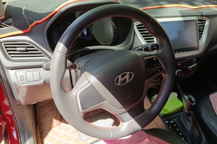 Used Hyundai Verna (new generation) 2016 1.4L Automatic Sport Edition Steering Wheel