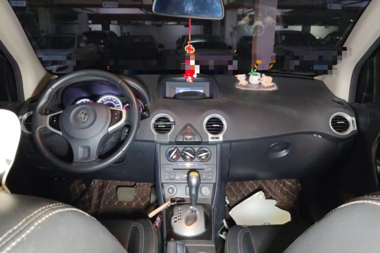 Used Renault Koleos 2014 2.0L Two-Wheel Drive Smart Edition Center Console