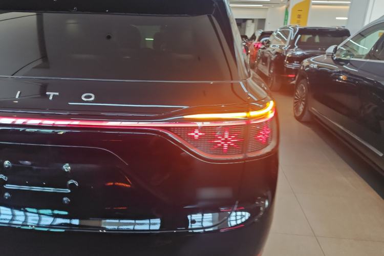 Used Hima AITO M9 2024 Range-Extended Max Edition 42 kWh 6-Seater Version Right Rear Taillight