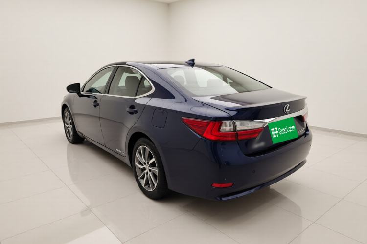 Used Lexus ES 2015 300h Comfort Edition
