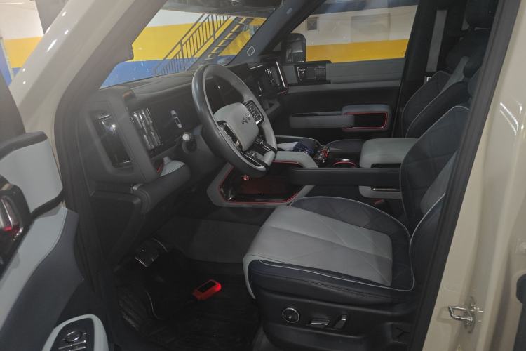 Used Formula Leopard Leopard 5 2023 Navigator Edition