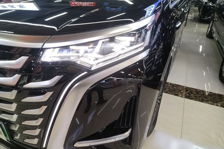 Used Denza D9 2025 DM-i Intelligent Drive 1020 Four-Wheel Drive Flagship Model