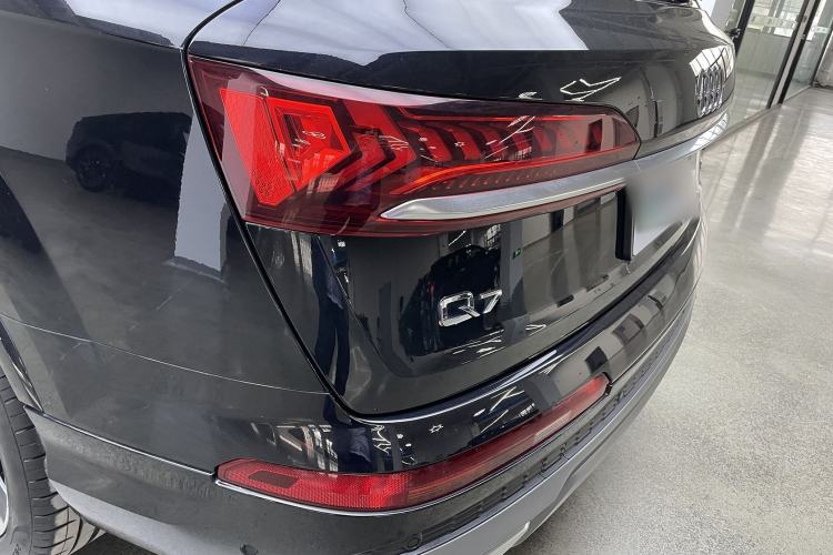 Used Audi Q7 2021 55 TFSI quattro S line Sport model
