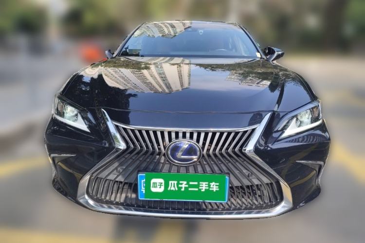 Used Lexus ES 2020 300h Premier Edition
