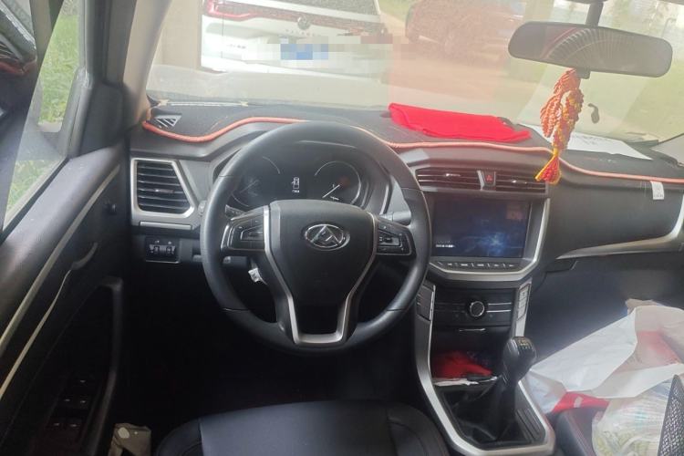 Used SAIC MAXUS T60 2017 2.4L Gasoline Manual Two-Wheel Drive High-Ride Elite Standard Van