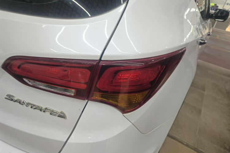 Used Hyundai Santa Fe 2017 2.4L Automatic Two-Wheel Drive Smart Version 5 Seats