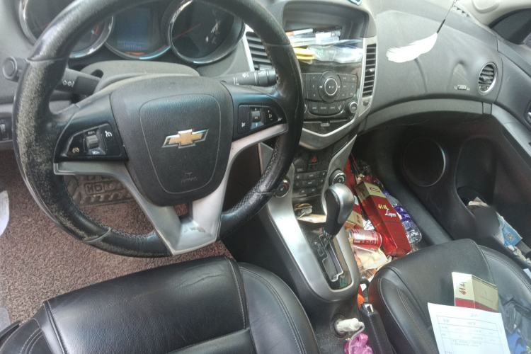 Used Chevrolet Cruze 2013 1.8L SX AT Center Console