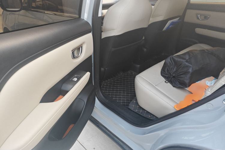 Used Wuling Bingo PLUS 2024 330 km Range Five-Seater Version Left Rear Seat