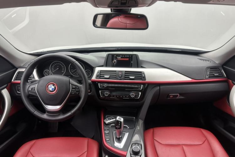 Used BMW 3 Series GT 2017 320i Sport Edition Interior 3