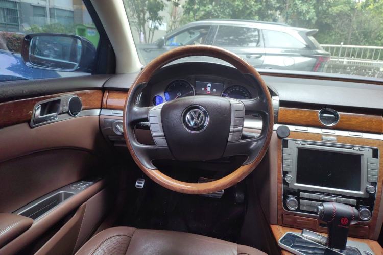 Used Volkswagen Phaeton 2011 3.6L V6 5-Seater Extended Business Edition Steering Wheel