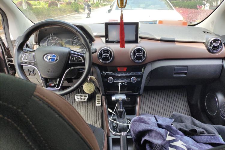 Used BAIC Changhe Q25 2016 1.5L Automatic Lehui Edition Center Console